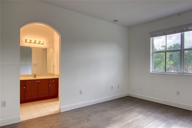 Building Photo - 819 SW 143rd Ave