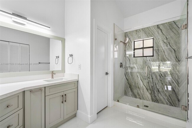 Building Photo - 5794 Parkwalk Cir W