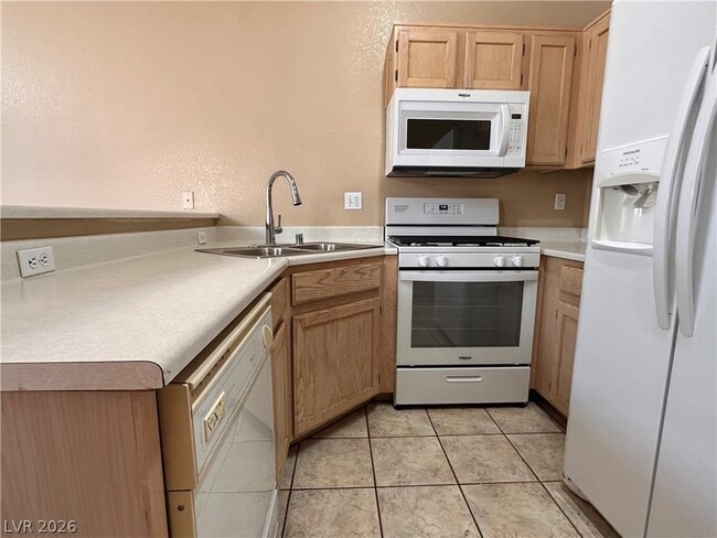 Building Photo - 5323 Heatherbrook Cir