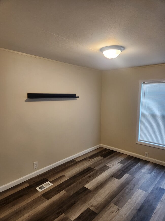 Building Photo - 327 Becky Ln