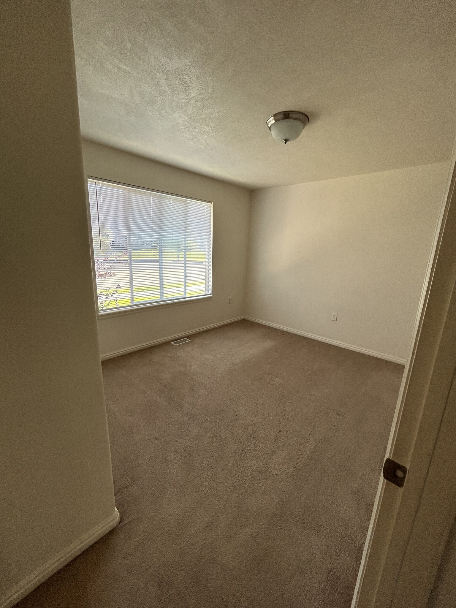 Building Photo - 5023 W Boulder Crest Dr