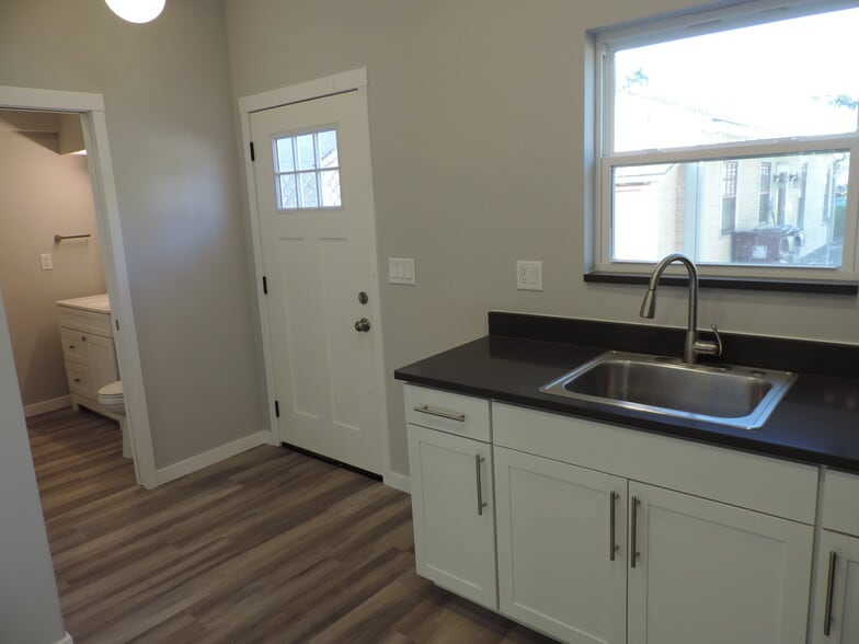 Building Photo - 2704 E Washington St