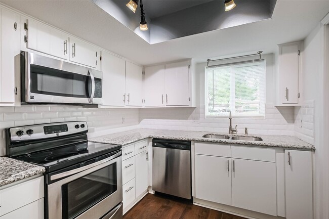 Building Photo - 5005 Georgi Ln