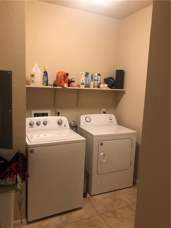 Building Photo - 2204 Bettylou Ln