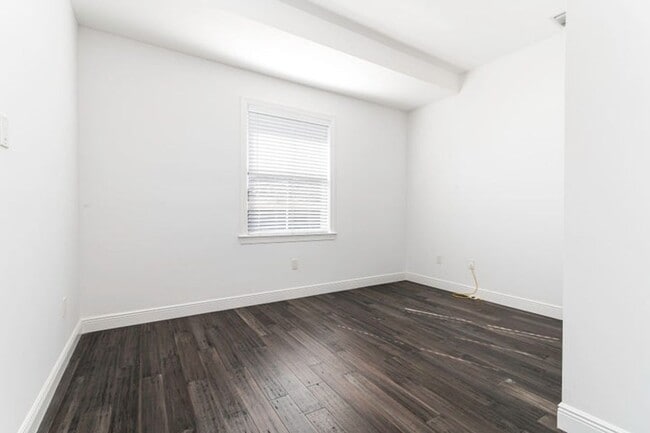 Building Photo - 1031 NE 13th Ave