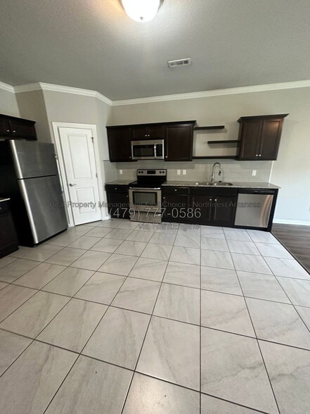 Building Photo - 2733 W Kilimanjaro Way