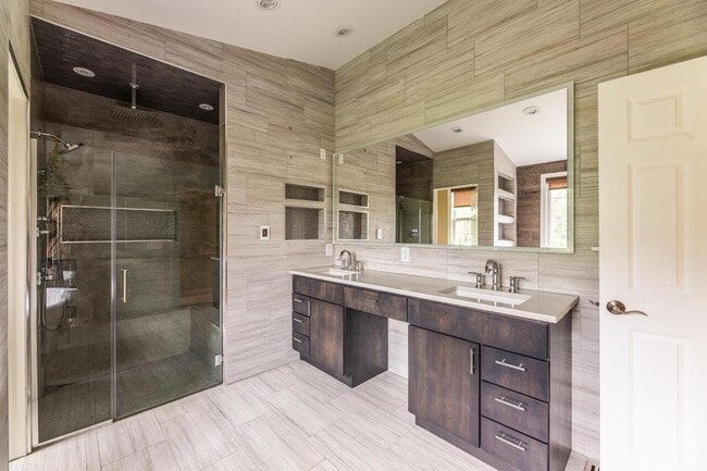 Building Photo - 4930 Brooksview Cir