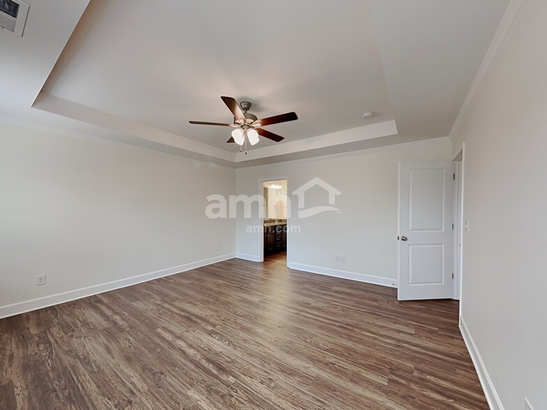 Building Photo - 5827 Zurich Rd