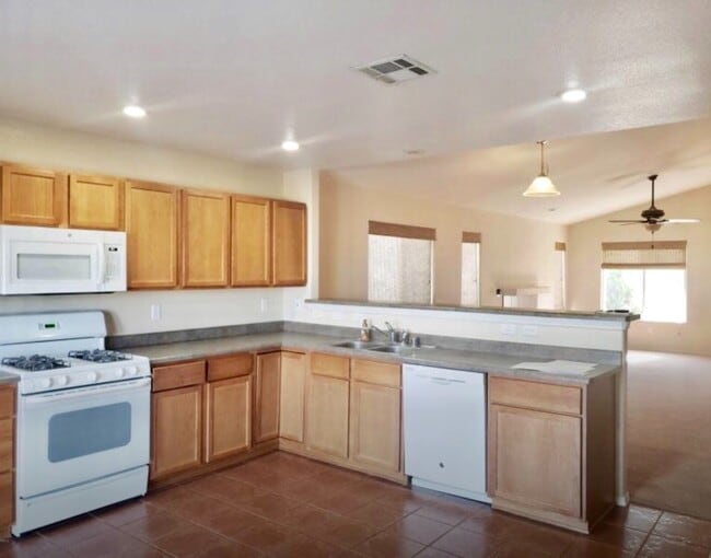 Building Photo - Cute Home in Parkhill Estates