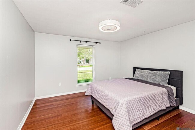 Building Photo - 4112 Pine Park Dr