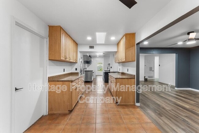 Building Photo - 3614 Versailles Dr