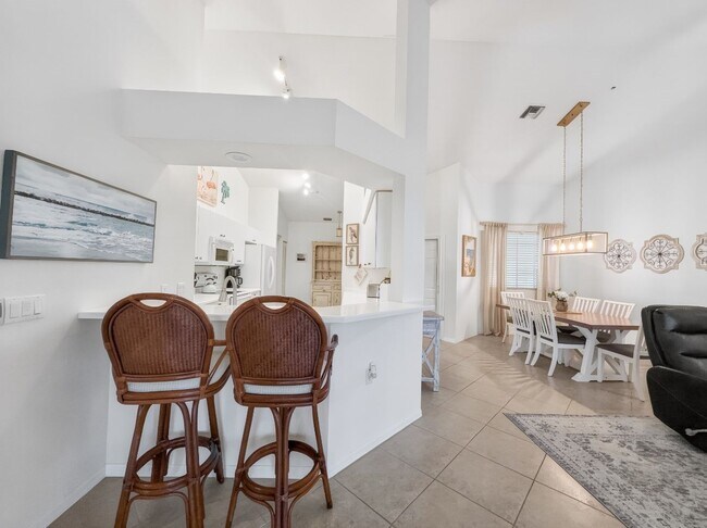 Building Photo - 3-bedroom condo available in Flamingo Fairways II