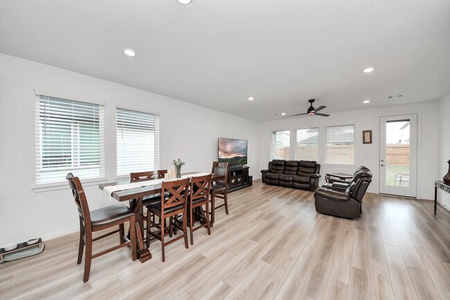 Building Photo - 21719 Flannel Bush Ln