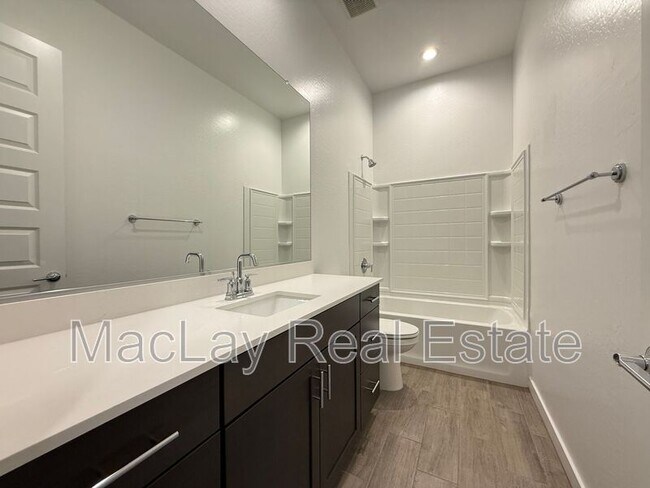 Building Photo - 2996 E Birdsong Ave