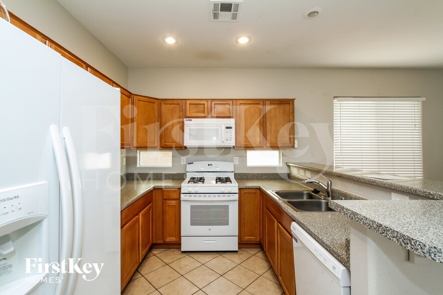 Building Photo - 10678 Allegrini Dr