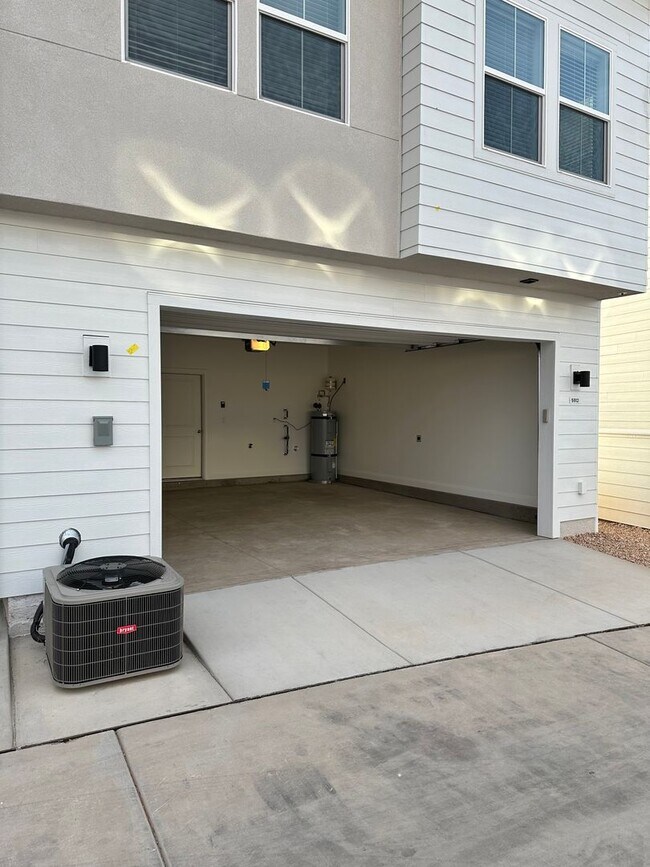 Building Photo - 3 Bedroom Home in Desert Color with Lagoon Access! End Unit!