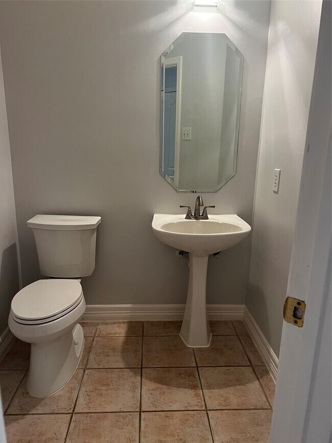 Building Photo - 18126 Somerset Knolls Ct