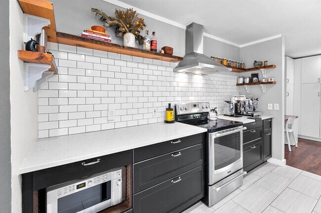 Building Photo - 11006 Yucca Dr