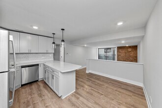 Building Photo - 1220 N Lasalle-C5