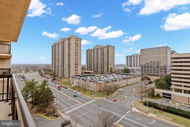 Building Photo - 3713 S George Mason Dr