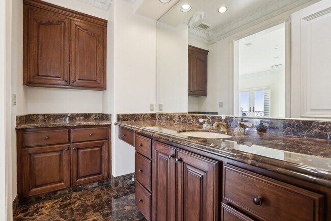 Building Photo - OCEAN VIEW CUSTOM BUILT LUXURY ESTATE