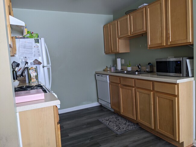 Building Photo - 1322 N Red Oak Cir