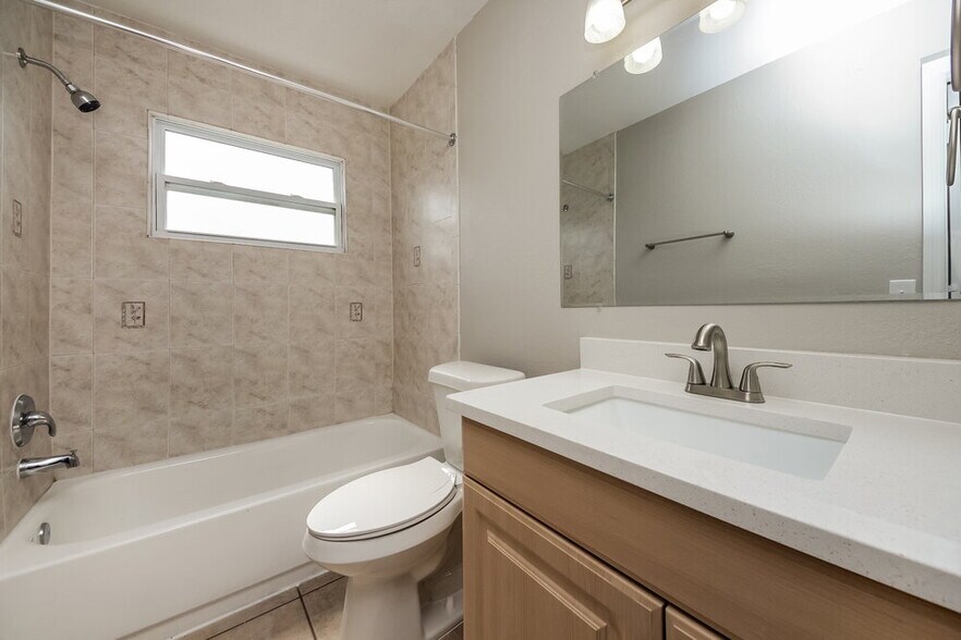 Building Photo - 520 Madrigal Ct
