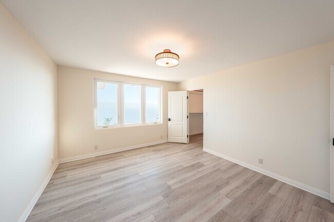 Building Photo - 3355 Palo Vista Dr