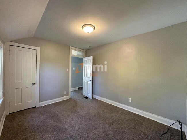 Building Photo - 6136-6138 Ray Ave