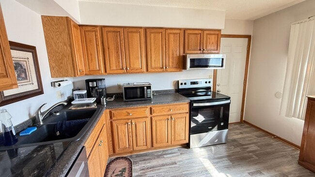 Building Photo - Updated two bedroom ranch duplex with part...