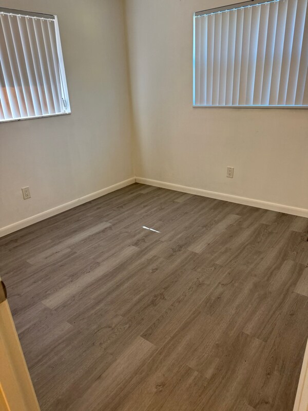 Building Photo - 325 N Lochview Terrace