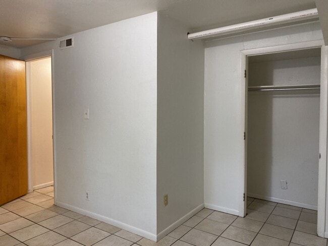 Building Photo - STUDENTS WELCOME! Ranch Home w/ Finished Basement, Fenced Yard and Two Kitchens