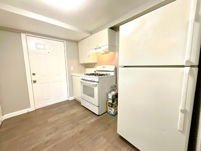 Building Photo - 602 Lovett Ave