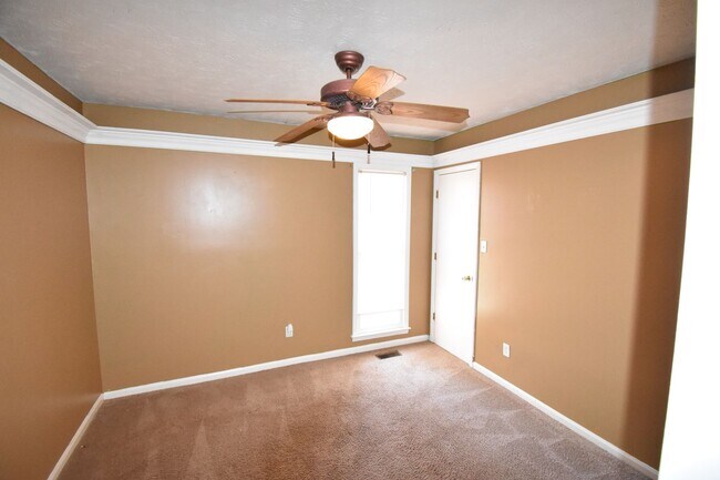 Building Photo - 957 Kennesaw Dr