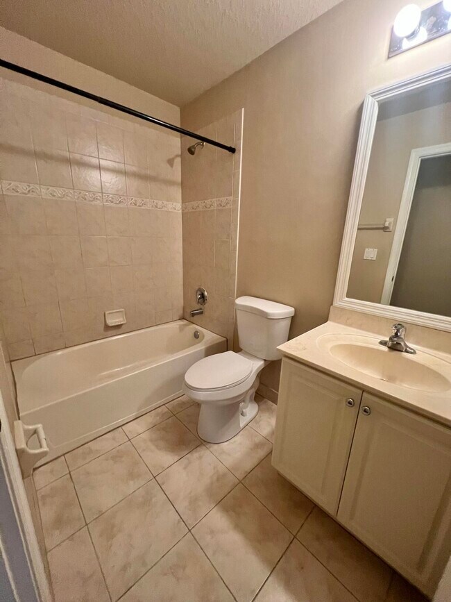 Building Photo - 2552 Marshfield Ct