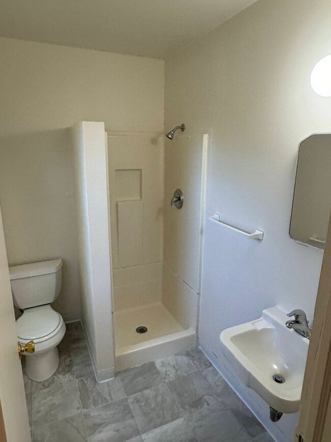 Building Photo - Studio in Eugene