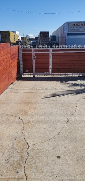 gated entry - 1439 W El Segundo Blvd