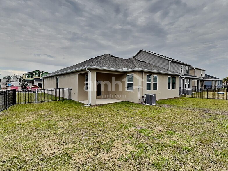 Building Photo - 16422 Cheyanne Ct