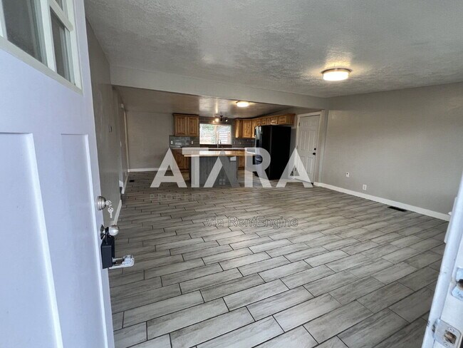 Building Photo - 3213 Rushton Ln