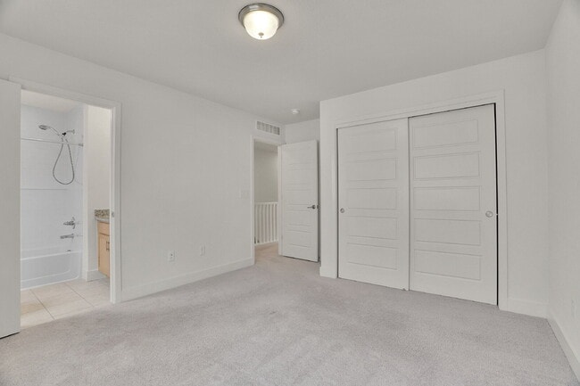 Building Photo - $2,680 - 2 Bed, 2.5 Bath Townhome in Broom...
