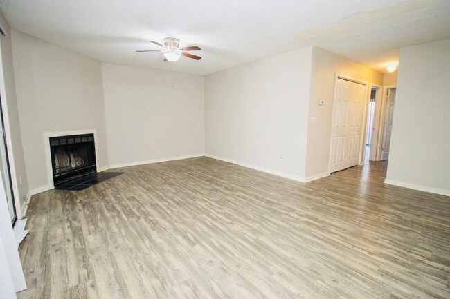 Building Photo - 2 Bedroom, 2 Bath Condo at Village Creek -...