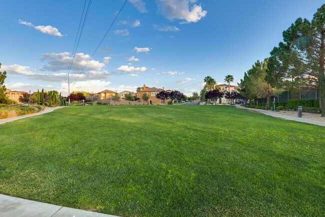 Building Photo - Welcome to your dream home located in the prestigious guard-gated community of Tuscany in Henderson!