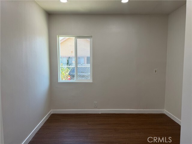 Building Photo - 1327 W 89th St