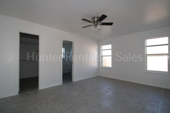 Building Photo - Exceptional!