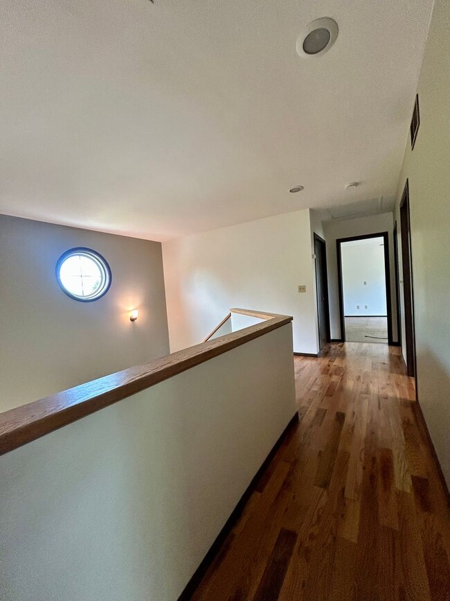 Building Photo - Beautiful 5 Bedroom Home with Large Private Yard