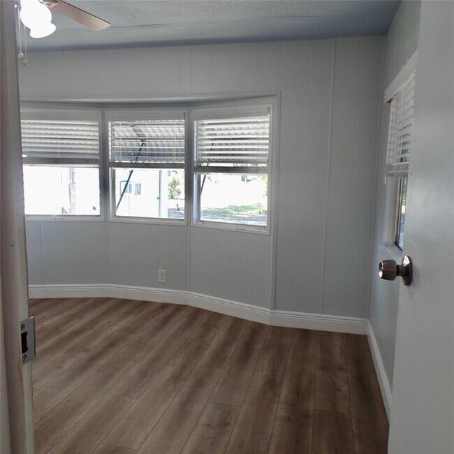 Building Photo - 4637 Fox Ridge Blvd