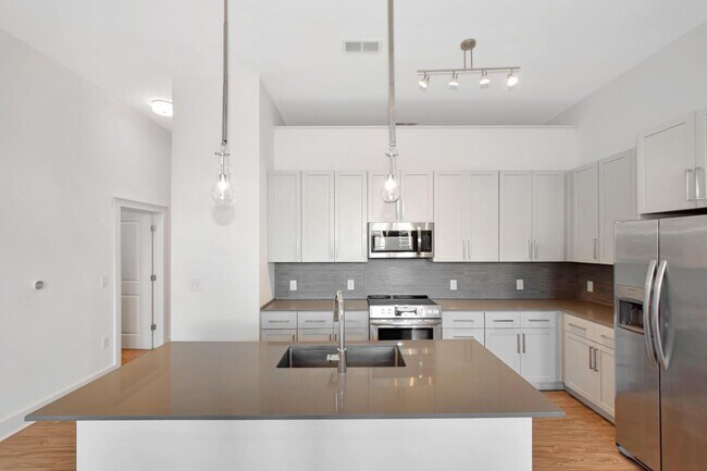 Building Photo - 650 E Brooklyn Vlg Ave