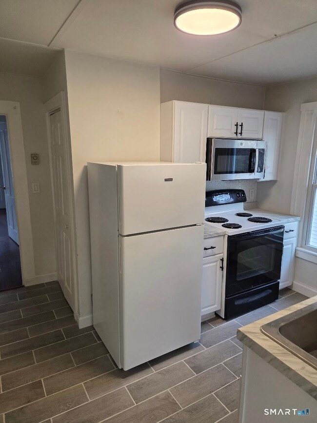 Building Photo - 72 Walnut St