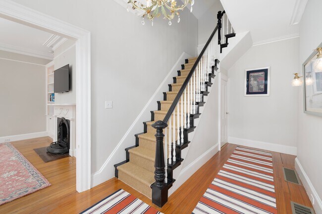 Building Photo - 83 John St