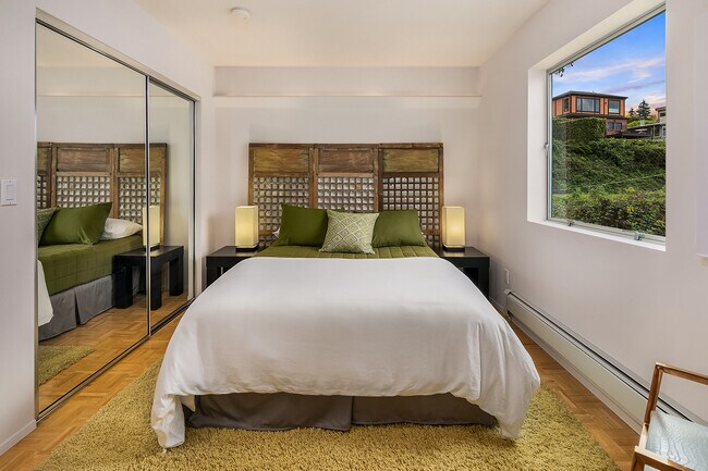 Building Photo - 10514 Riviera Pl NE